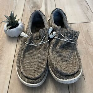 Men’s Hey Dude shoes size 10